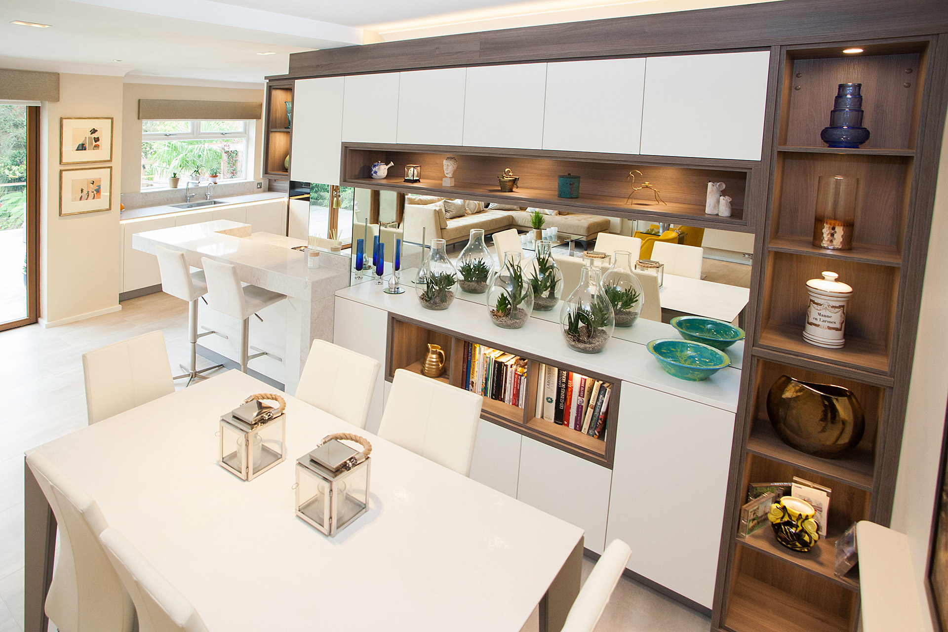 White lacquered Hacker kitchen, with dark pine accents, breakfast bar and Siemens appliances 