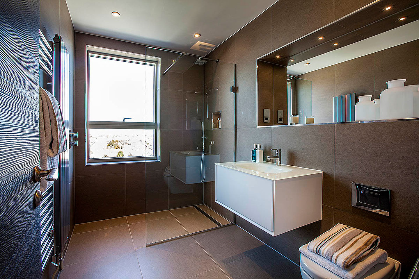 high-specification-bathrooms-for-south-coast-apartments-tbk-design