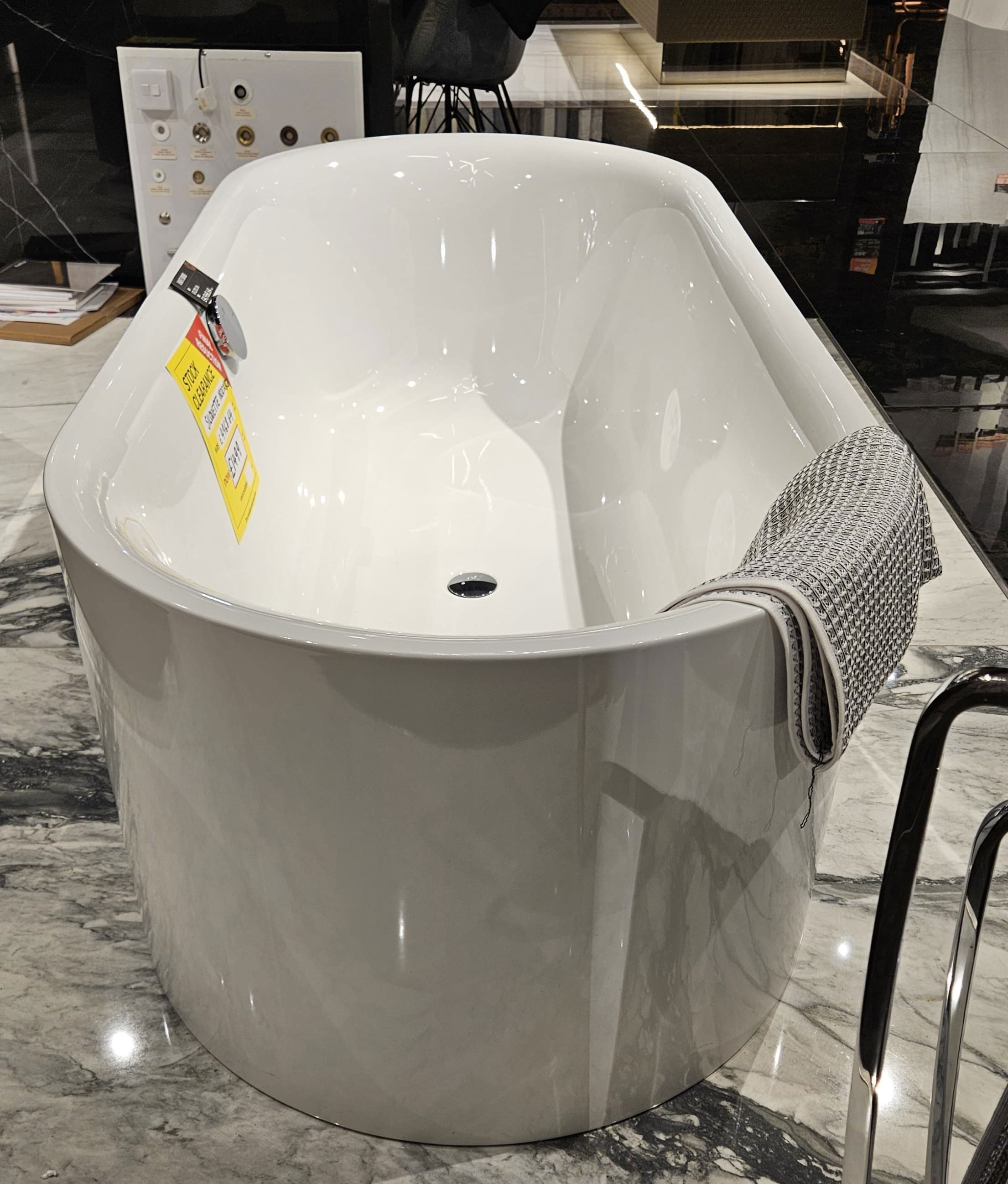 White Free-Standing Bath 