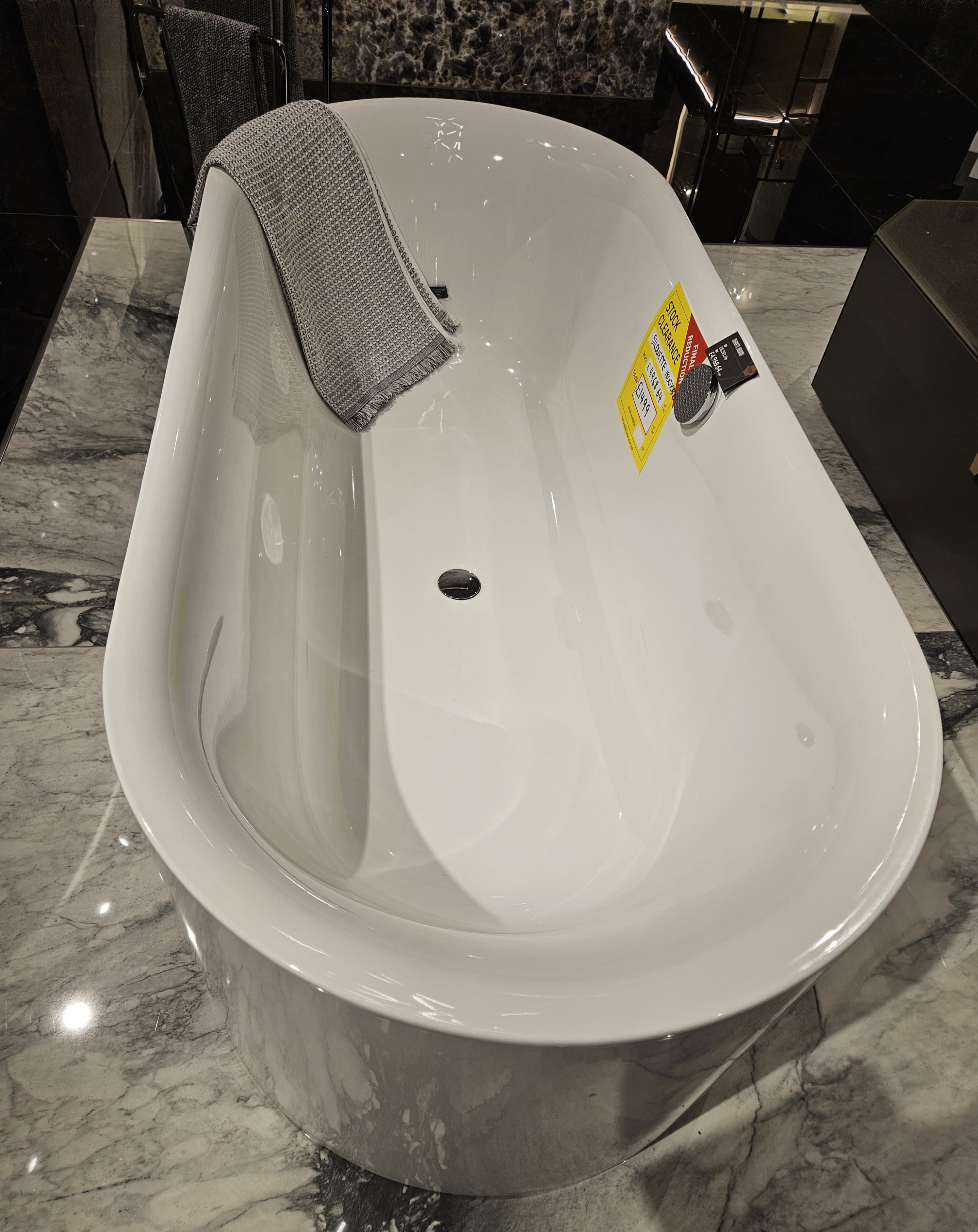 White Free-Standing Bath 