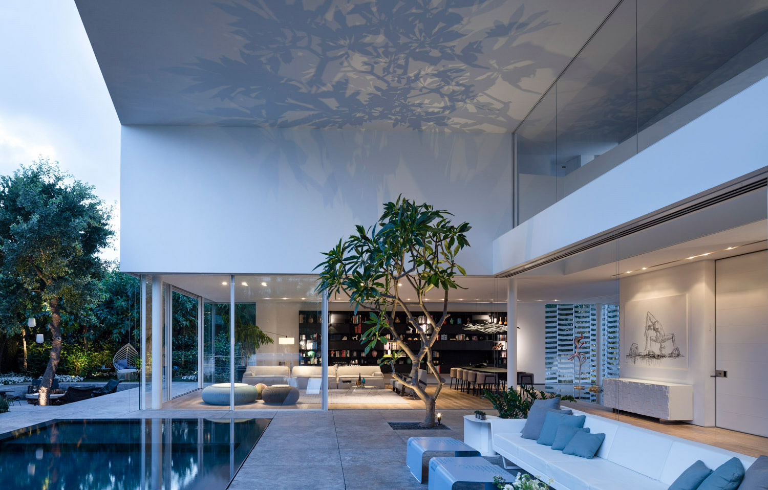 A Most Extraordinary Home - Patio & pool area