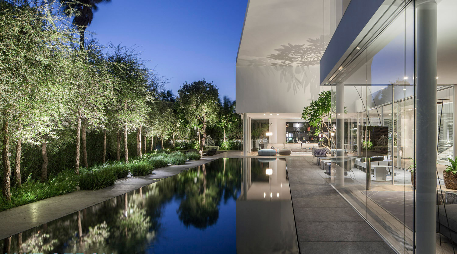 A Most Extraordinary Home - Patio & pool area