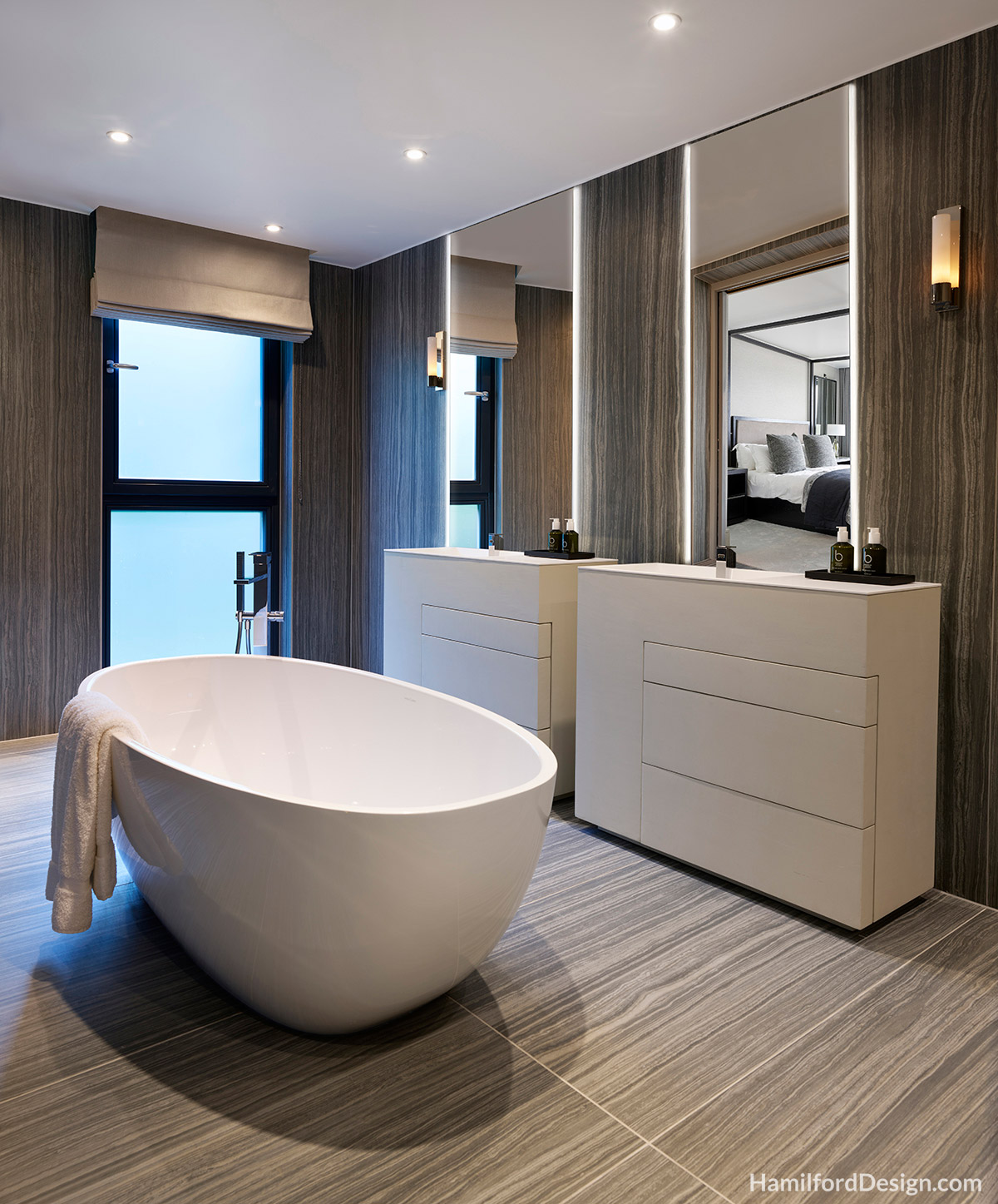 Bathroom - Master Sn-suite with a Free Standing Bath