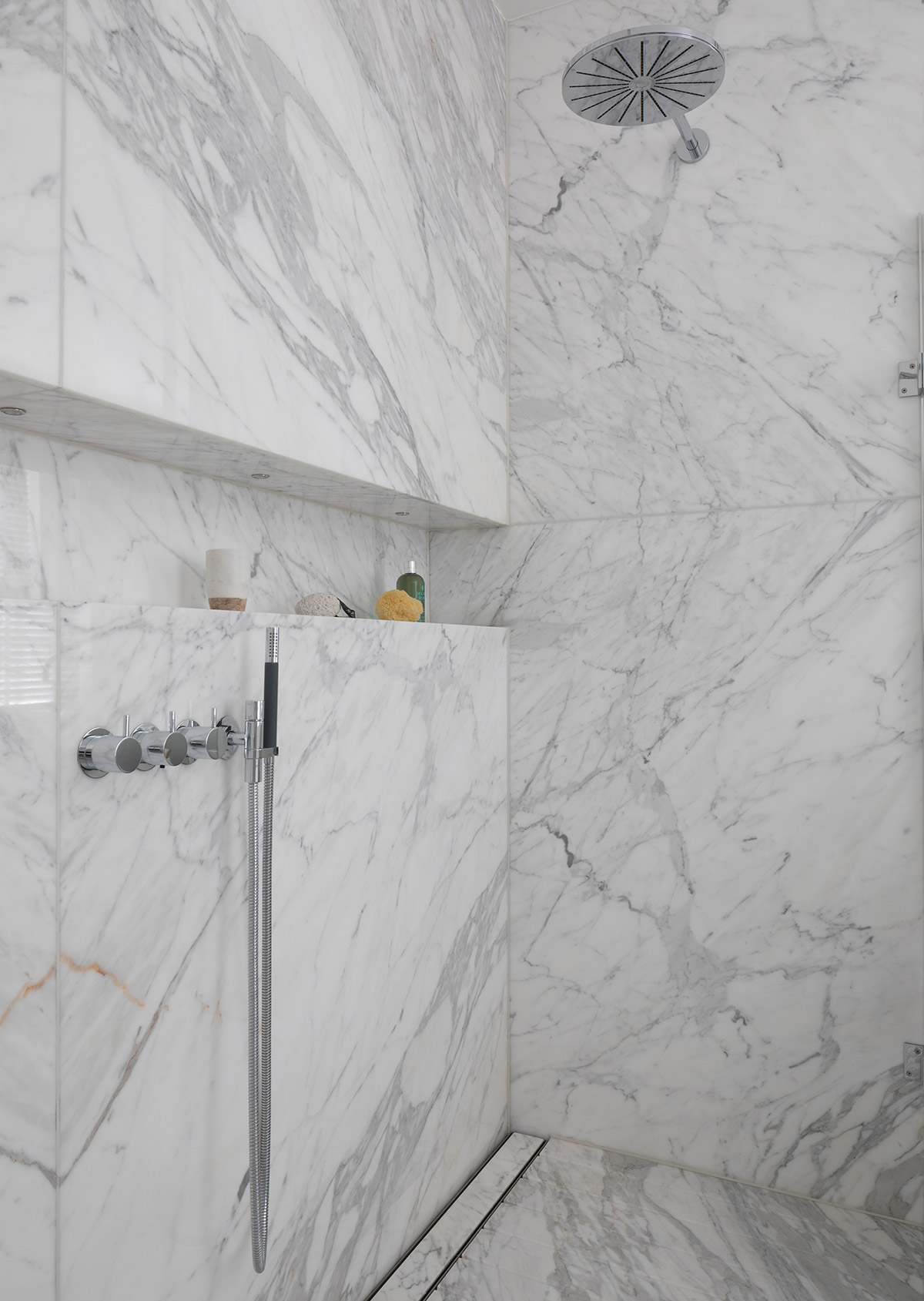 White bathroom with marble carrara tiles